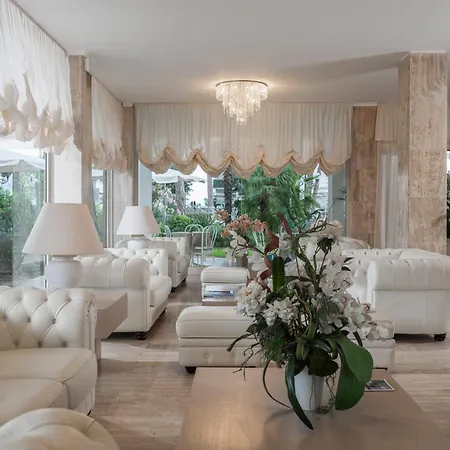 Plaza Hotel 3*